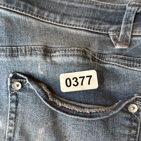 Wit & Wisdom Bermuda Jeans Distressed Shorts Sz 8 - Picture 12 of 12